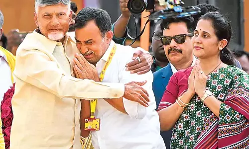 Andhra : सभा भवन पहुंचे चंद्रबाबू ने भारी भीड़ को देखकर खुशी जाहिर की