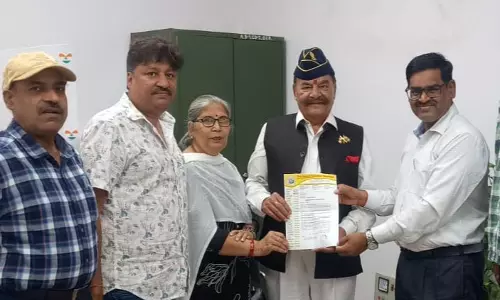 Ghaziabad: कर्नल टीपी त्यागी ने अव्यवस्थित स्पीड ब्रेकरों को लेकर उठाई आवाज Ghaziabad: कर्नल टीपी त्यागी ने अव्यवस्थित स्पीड ब्रेकरों को लेकर उठाई आवाज