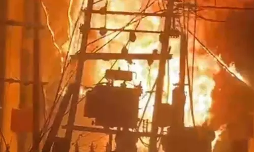 Semriya: अचानक धधका ट्रांसफार्मर, लोगों की मुस्तैदी से टला बड़ा नुकसान