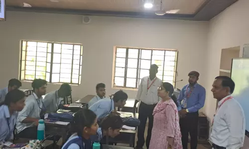 Pratapgarh: जिला कलेक्टर ने किया करमदिया नर्सरी और आईटीआई का निरीक्षण