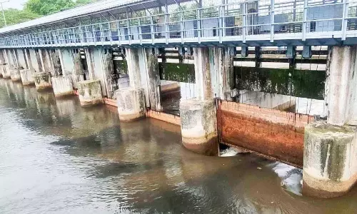 Kerala : बियम रेगुलेटर सह पुल के शटर खोल दिए गए Kerala : बियम रेगुलेटर सह पुल के शटर खोल दिए गए