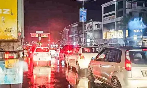 Kerala : अंगदीपुर के बाहर ट्रैफिक जाम