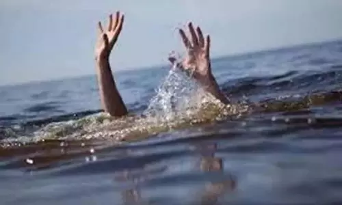 Kerala : कोट्टायम में मछली पकड़ते समय नाव डूबने से दो लोगों की मौत Kerala : कोट्टायम में मछली पकड़ते समय नाव डूबने से दो लोगों की मौत