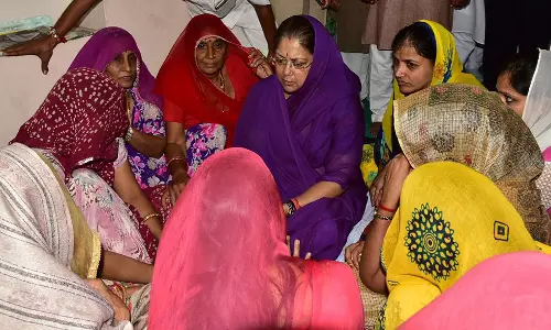 Jalore: मुख्य सचेतक ने शोक संतप्त परिवारजनों को दी सांत्वना Jalore: मुख्य सचेतक ने शोक संतप्त परिवारजनों को दी सांत्वना
