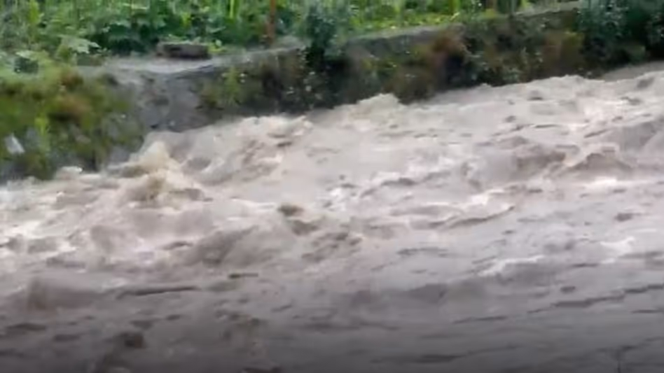 भारी बारिश से नदियों में उफान के कारण Manipur में जलभराव की समस्या
