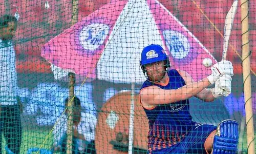 Mumbai Indians ने बल्लेबाजी का फैसला किया, जॉनी बेयरस्टो और रिचर्ड ग्लीसन को डेब्यू कैप सौंपी
