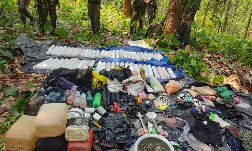 Chaibasa: नक्सल विरोधी अभियान में सफलता, मुठभेड़ के बाद विस्फोटक सामग्री जब्त
