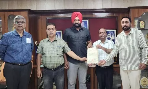 हिंदू कॉलेज के प्रोफेसर ने क्रिकेटरों के लिए AI फील्डिंग डिवाइस का पेटेंट कराया हिंदू कॉलेज के प्रोफेसर ने क्रिकेटरों के लिए AI फील्डिंग डिवाइस का पेटेंट कराया