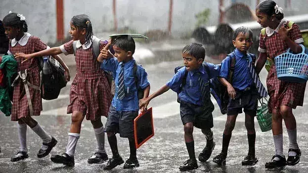 तेज बारिश से स्कूल खोलने में बाधा, association ने एक हफ्ते की और मोहलत मांगी
