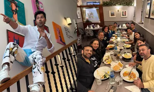 स्कॉटलैंड से लौटी है जवानी... टीम स्कॉटलैंड से लौटी है जवानी... टीम
