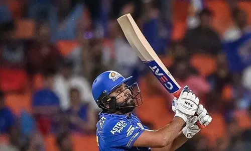 Rohit Sharma ने रचा इतिहास, छक्कों का तिहरा शतक लगाते हुए 7000 आईपीएल रन पूरे किए Rohit Sharma ने रचा इतिहास, छक्कों का तिहरा शतक लगाते हुए 7000 आईपीएल रन पूरे किए