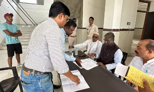 नकतरा PHC पर विधायक का औचक निरीक्षण, लापरवाही पर चेतावनी नकतरा PHC पर विधायक का औचक निरीक्षण, लापरवाही पर चेतावनी
