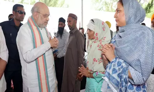 पुंछ दौरे पर Amit शाह: नए बंकर और राहत पैकेज का आश्वासन पुंछ दौरे पर Amit शाह: नए बंकर और राहत पैकेज का आश्वासन