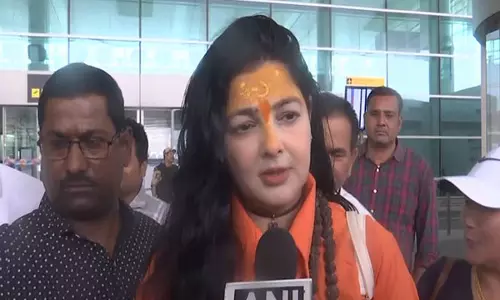 किन्नर अखाड़े की महामंडलेश्वर के रूप में उनकी नियुक्ति को लेकर उठे विवाद पर ममता कुलकर्णी ने दी प्रतिक्रिया किन्नर अखाड़े की महामंडलेश्वर के रूप में उनकी नियुक्ति को लेकर उठे विवाद पर ममता कुलकर्णी ने दी प्रतिक्रिया