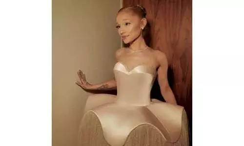 Ariana Grande मीट द पैरेंट्स 4 में रॉबर्ट डी नीरो के साथ आएंगी नजर