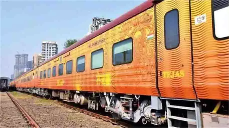 Prayagraj: ट्रैक पर पत्थर रखकर तेजस एक्सप्रेस को पलटाने की साजिश Prayagraj: ट्रैक पर पत्थर रखकर तेजस एक्सप्रेस को पलटाने की साजिश