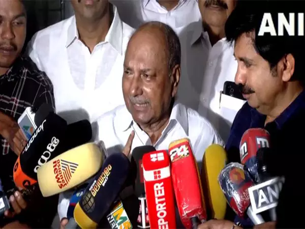 केरल कांग्रेस नेता ए.के. एंटनी को नीलांबुर उपचुनाव में UDF उम्मीदवार आर्यदान शौकत की जीत का भरोसा केरल कांग्रेस नेता ए.के. एंटनी को नीलांबुर उपचुनाव में UDF उम्मीदवार आर्यदान शौकत की जीत का भरोसा