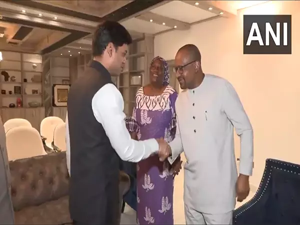श्रीकांत शिंदे ने Sierra Leone के उपराष्ट्रपति के साथ बैठक में समूह 4 के प्रतिनिधिमंडल का नेतृत्व किया श्रीकांत शिंदे ने Sierra Leone के उपराष्ट्रपति के साथ बैठक में समूह 4 के प्रतिनिधिमंडल का नेतृत्व किया