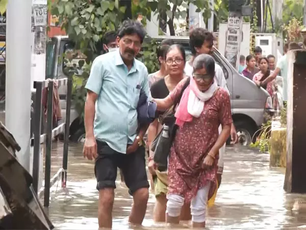 Guwahati में भारी जलभराव से जनजीवन अस्त-व्यस्त Guwahati में भारी जलभराव से जनजीवन अस्त-व्यस्त