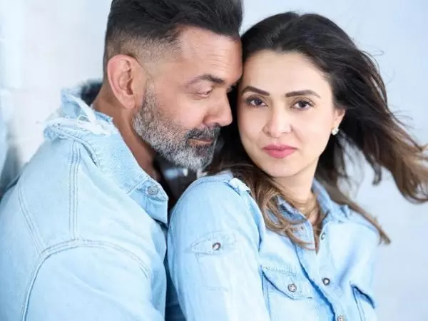 Bobby Deol ने सालगिरह पर पत्नी तानिया के लिए प्यारा सा पोस्ट शेयर किया Bobby Deol ने सालगिरह पर पत्नी तानिया के लिए प्यारा सा पोस्ट शेयर किया