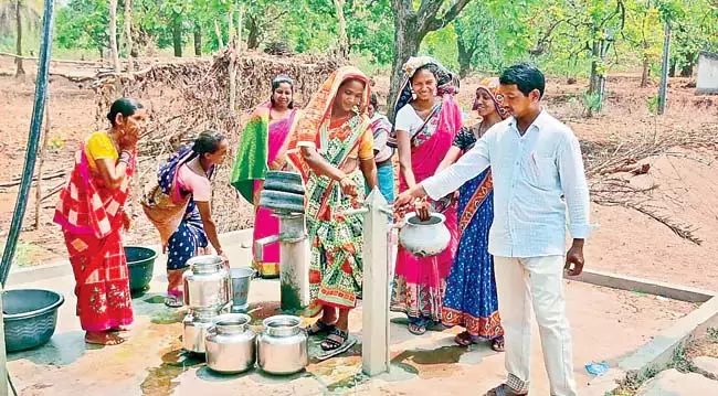 Odisha : गांवों में लगे ट्यूबवेल काम नहीं कर रहे Odisha : गांवों में लगे ट्यूबवेल काम नहीं कर रहे