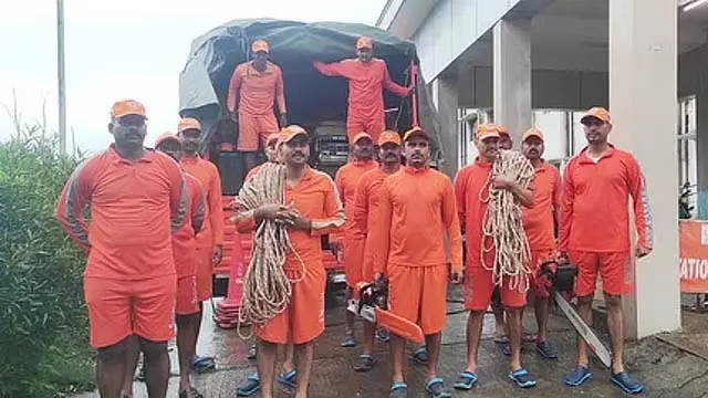 केरल बाढ़ से त्रस्त: राष्ट्रीय आपदा प्रतिक्रिया बल मौके पर पहुंचा केरल बाढ़ से त्रस्त: राष्ट्रीय आपदा प्रतिक्रिया बल मौके पर पहुंचा
