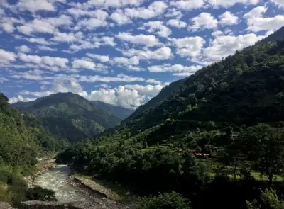 भूस्खलन से दो तीर्थयात्रियों की मौत, चार घायल भूस्खलन से दो तीर्थयात्रियों की मौत, चार घायल
