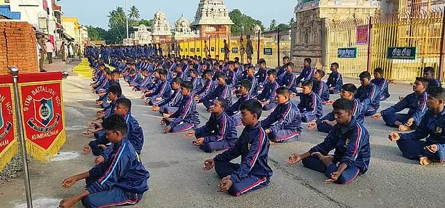 ऑपरेशन सिंदूर के सम्मान में 500 NCC छात्रों ने किया योग प्रदर्शन ऑपरेशन सिंदूर के सम्मान में 500 NCC छात्रों ने किया योग प्रदर्शन
