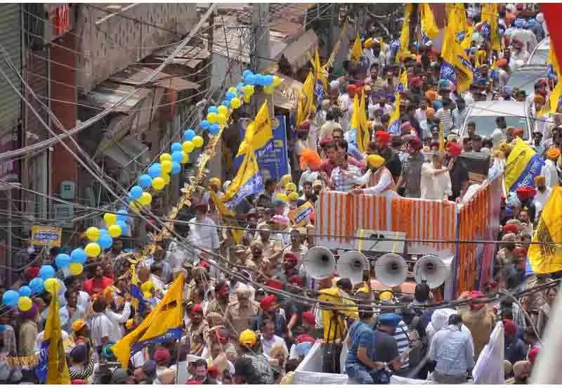 Ludhiana में आप के रोड शो से यात्री परेशान Ludhiana में आप के रोड शो से यात्री परेशान