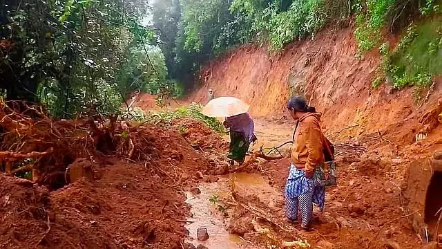 Arunachal : बाढ़, भूस्खलन 5 जिलों के लिए रेड अलर्ट! Arunachal : बाढ़, भूस्खलन 5 जिलों के लिए रेड अलर्ट!