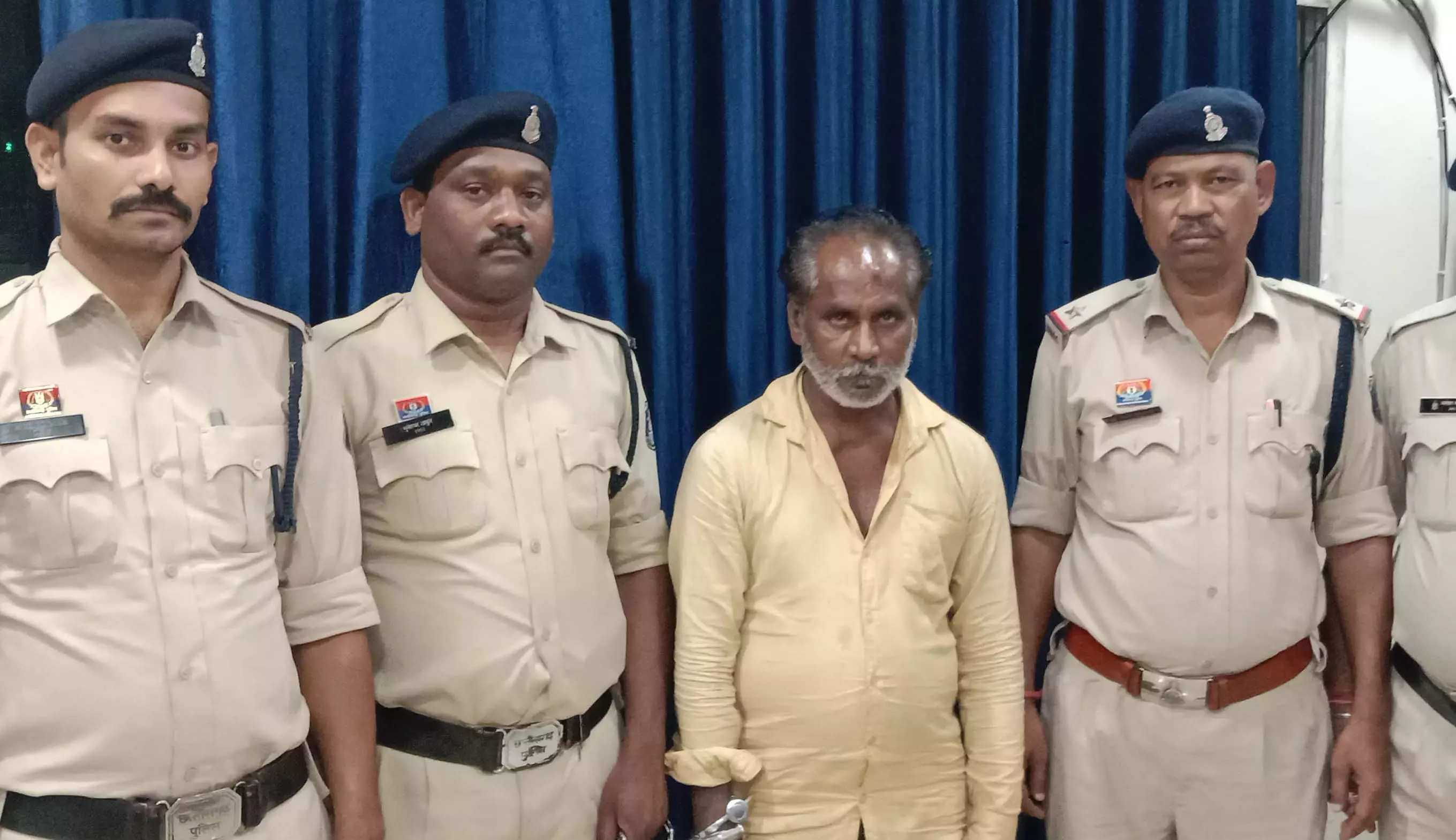 एसिड पिलाकर महिला की हत्या, रायपुर पुलिस ने प्रेमी को किया गिरफ्तार एसिड पिलाकर महिला की हत्या, रायपुर पुलिस ने प्रेमी को किया गिरफ्तार