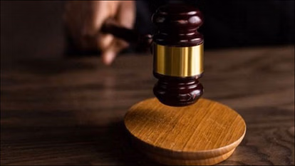 Kolkata: पुलिस की तलब के बाद भी अणुव्रत मंडल नहीं पहुंचे, बढ़ी कानूनी पेंच Kolkata: पुलिस की तलब के बाद भी अणुव्रत मंडल नहीं पहुंचे, बढ़ी कानूनी पेंच