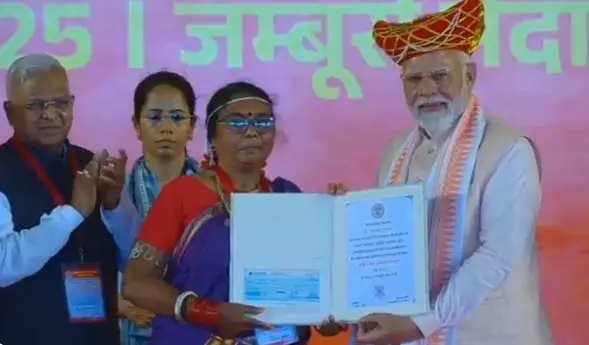 महिला कलाकर डॉ. जयमती कश्यप ने बढ़ाया छत्तीसगढ़ का मान-सम्मान, CM साय ने दी बधाई महिला कलाकर डॉ. जयमती कश्यप ने बढ़ाया छत्तीसगढ़ का मान-सम्मान, CM साय ने दी बधाई