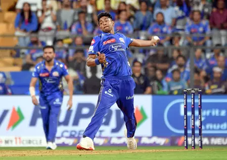 नॉकआउट मैच में चमके अनकैप्ड अश्वनी कुमार, तारीफ करते थके नहीं कोच जयवर्धने नॉकआउट मैच में चमके अनकैप्ड अश्वनी कुमार, तारीफ करते थके नहीं कोच जयवर्धने