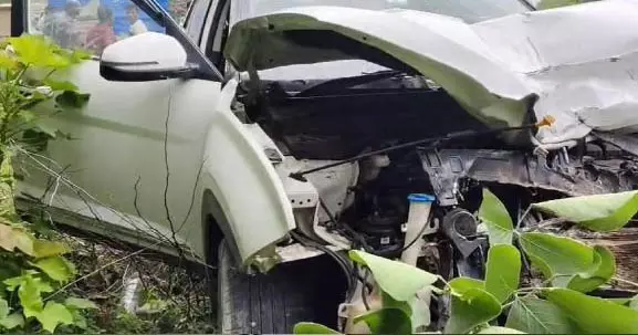 कार और बाइक की आमने-सामने टक्कर, 2 लोगों की मौत कार और बाइक की आमने-सामने टक्कर, 2 लोगों की मौत