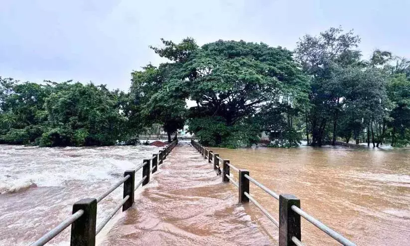 Kerala : वन्नाथी नदी उफान पर Kerala : वन्नाथी नदी उफान पर