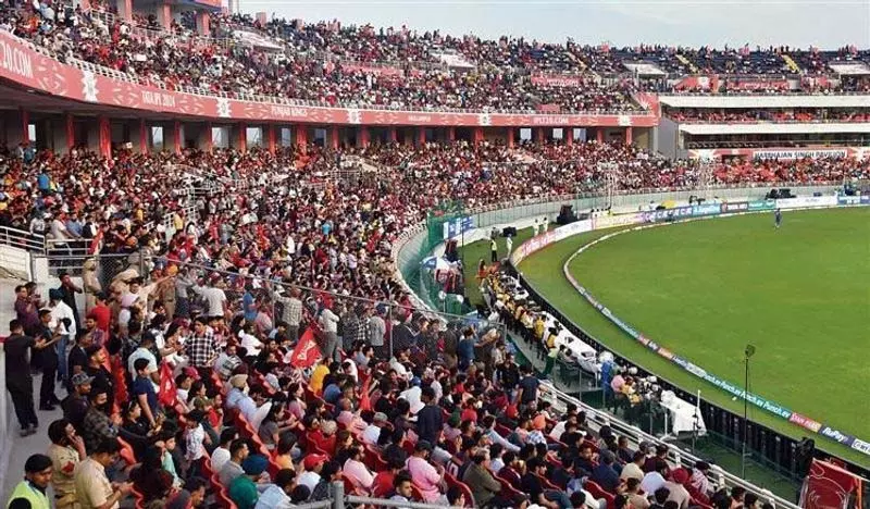 Mohali: IPL टिकटों की ब्लैक मार्केटिंग में तीन गिरफ्तार Mohali: IPL टिकटों की ब्लैक मार्केटिंग में तीन गिरफ्तार