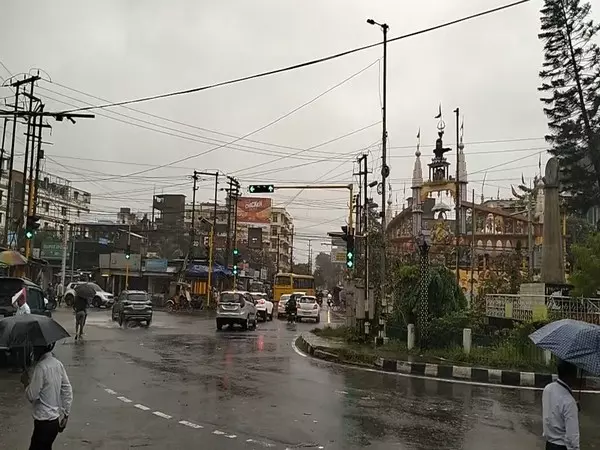 Guwahati में भारी बारिश के बाद भारी जलभराव Guwahati में भारी बारिश के बाद भारी जलभराव