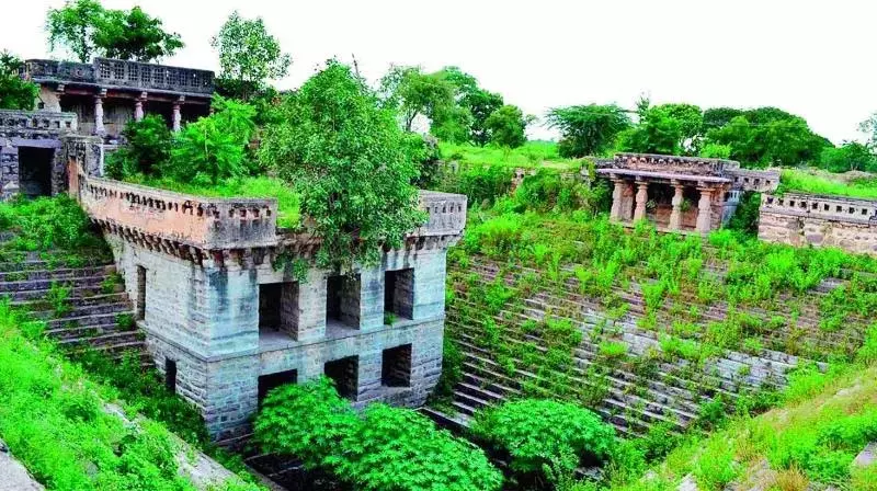 OU-आदिकमेट स्टेप वेल पर जीर्णोद्धार शुरू OU-आदिकमेट स्टेप वेल पर जीर्णोद्धार शुरू
