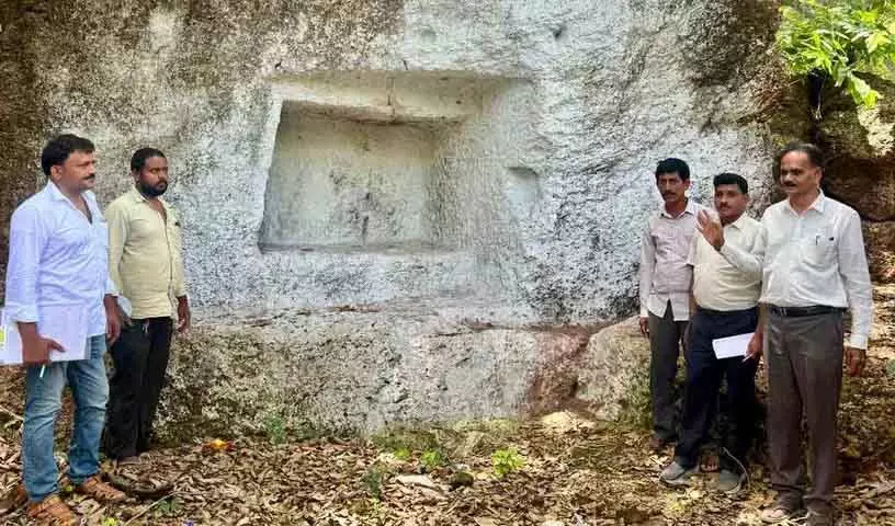 Ananthagiri में 9वीं शताब्दी की जैन शैलकृत गुफाओं को तत्काल संरक्षण और संरक्षण की आवश्यकता Ananthagiri में 9वीं शताब्दी की जैन शैलकृत गुफाओं को तत्काल संरक्षण और संरक्षण की आवश्यकता