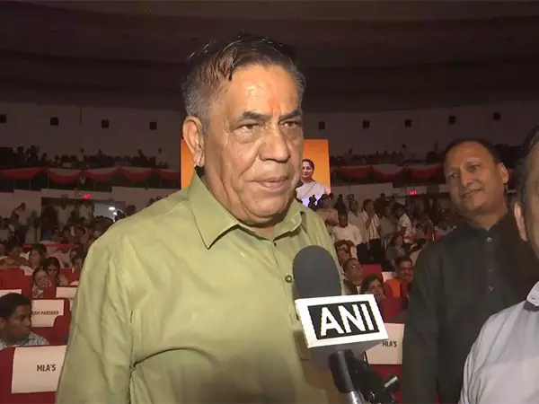 रेखा गुप्ता की इच्छाशक्ति ने दिल्ली की प्रगति का स्पष्ट मार्ग प्रशस्त किया मोहन सिंह बिष्ट रेखा गुप्ता की इच्छाशक्ति ने दिल्ली की प्रगति का स्पष्ट मार्ग प्रशस्त किया मोहन सिंह बिष्ट