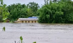 Assam: नीपको बांध के पानी ने लखीमपुर में तबाही मचाई; बांध टूटा, 2 की मौत Assam: नीपको बांध के पानी ने लखीमपुर में तबाही मचाई; बांध टूटा, 2 की मौत