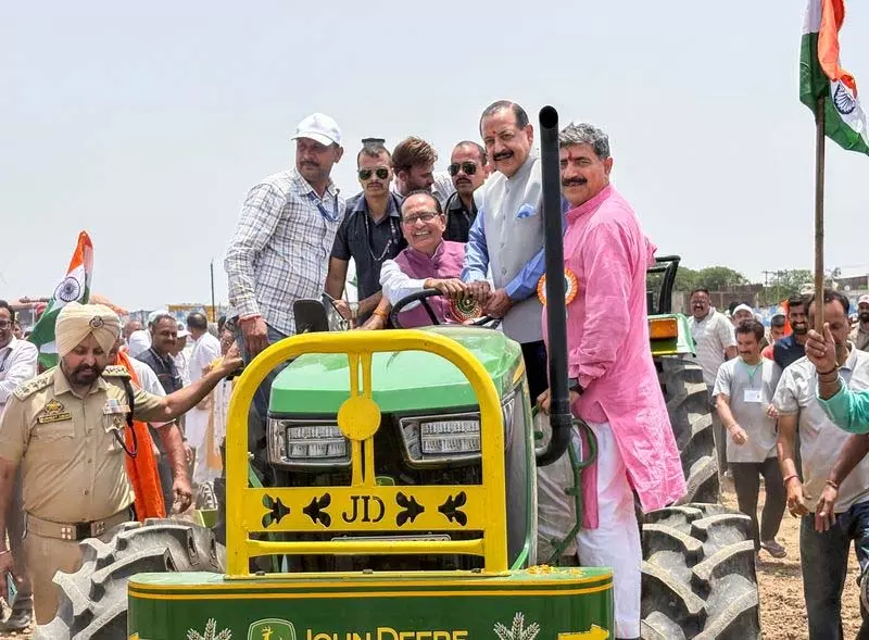 केंद्र और J&K मिलकर क्षेत्र के लिए कृषि रोडमैप तैयार करेंगे: शिवराज चौहान केंद्र और J&K मिलकर क्षेत्र के लिए कृषि रोडमैप तैयार करेंगे: शिवराज चौहान