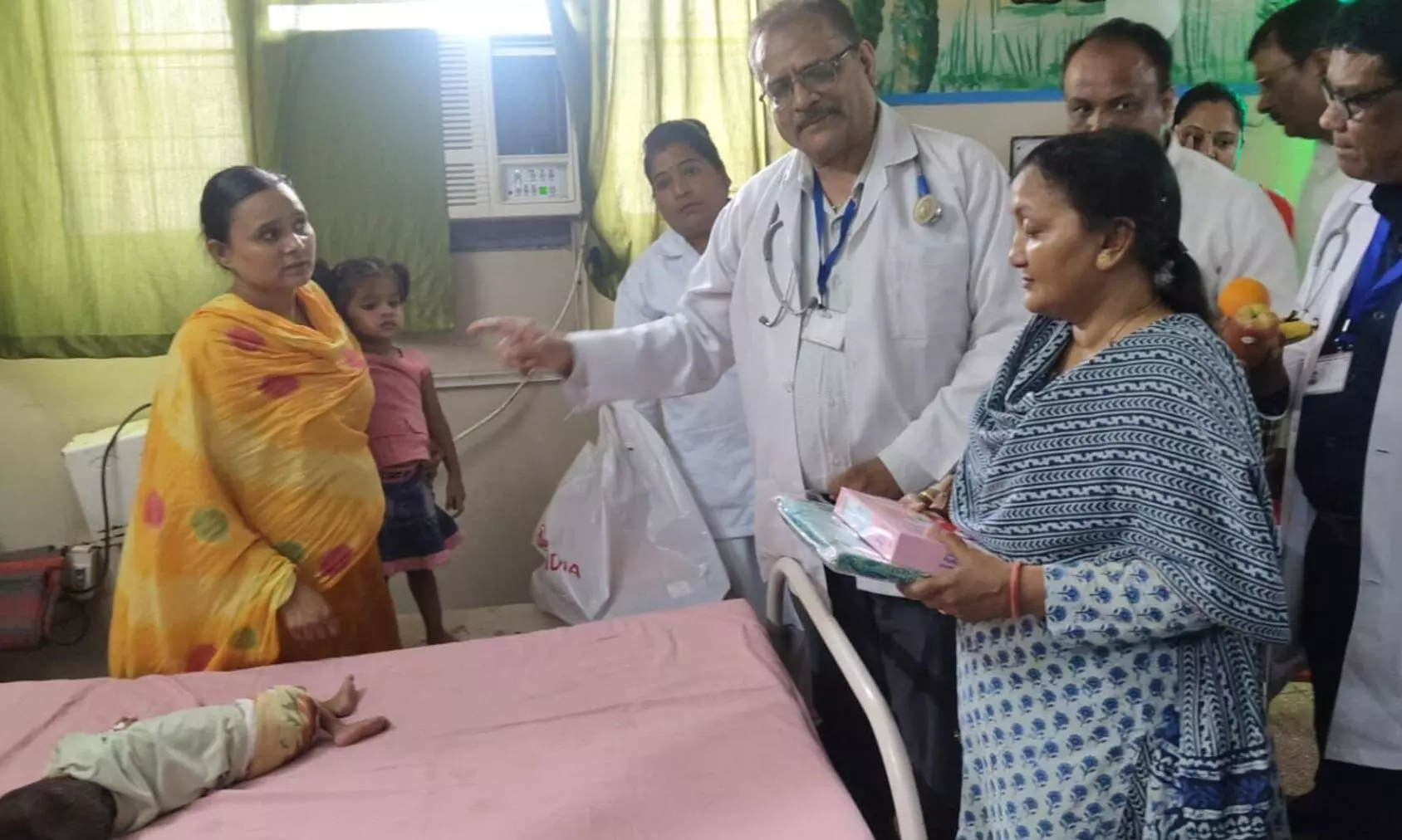 Farrukhabad: विशेष सचिव महिला कल्याण ने लोहिया अस्पताल का किया निरीक्षण Farrukhabad: विशेष सचिव महिला कल्याण ने लोहिया अस्पताल का किया निरीक्षण