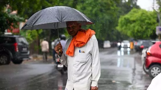 दिल्ली में आईएमडी का अलर्ट: तेज हवा और बिजली गिरने की चेतावनी दिल्ली में आईएमडी का अलर्ट: तेज हवा और बिजली गिरने की चेतावनी