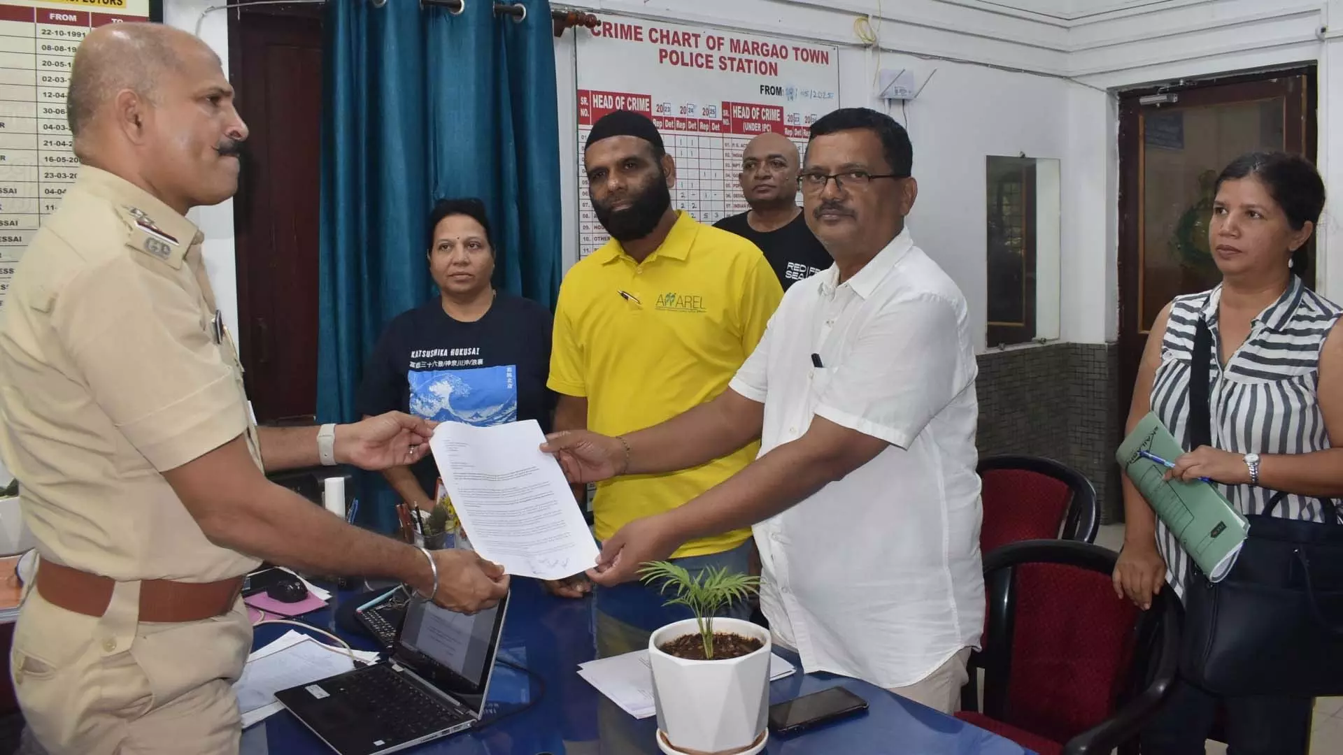 GOA: रावनफोंड ब्रिज परियोजना में लापरवाही का आरोप, मानसून से पहले सड़क का कटाव GOA: रावनफोंड ब्रिज परियोजना में लापरवाही का आरोप, मानसून से पहले सड़क का कटाव