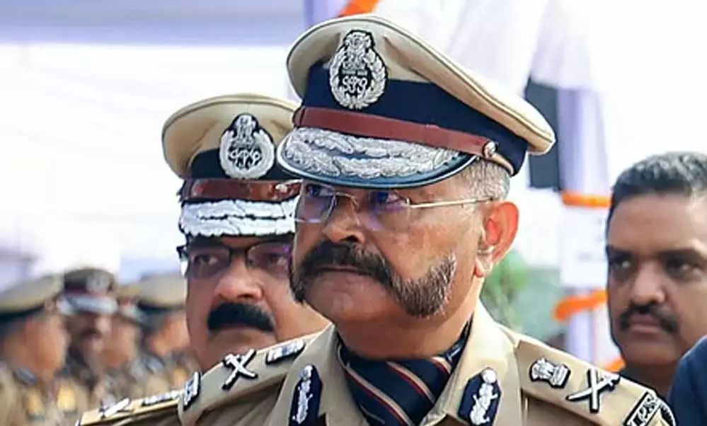 Lucknow: सेवा विस्तार की संभावना के बीच नए डीजीपी के नाम भी चर्चा में Lucknow: सेवा विस्तार की संभावना के बीच नए डीजीपी के नाम भी चर्चा में