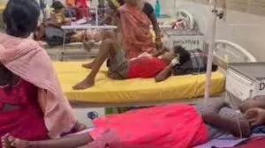 Champawat: शादी समारोह बना आफत, खाने से बीमार पड़े 60 से ज्यादा लोग Champawat: शादी समारोह बना आफत, खाने से बीमार पड़े 60 से ज्यादा लोग