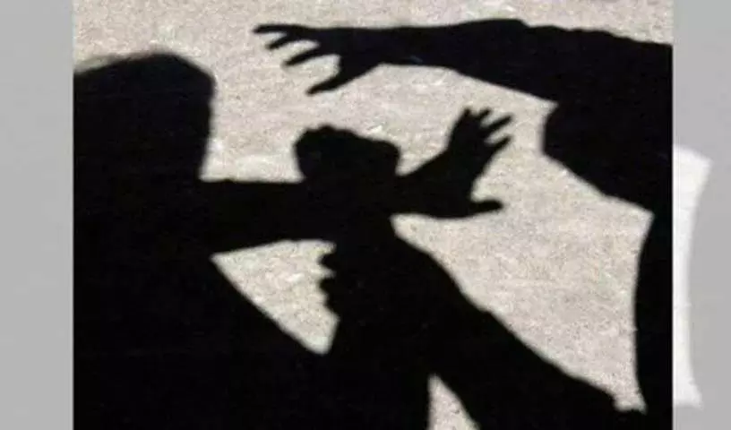 Telangana :चेन स्नेचरों ने महिला दुकानदार को बनाया निशाना Telangana :चेन स्नेचरों ने महिला दुकानदार को बनाया निशाना