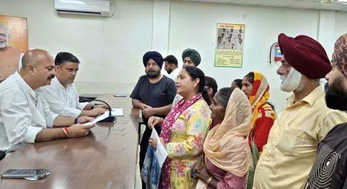 Jammu: युद्धवीर सेठी-सुरिंदर भगत ने लगाया जनता दरबार Jammu: युद्धवीर सेठी-सुरिंदर भगत ने लगाया जनता दरबार